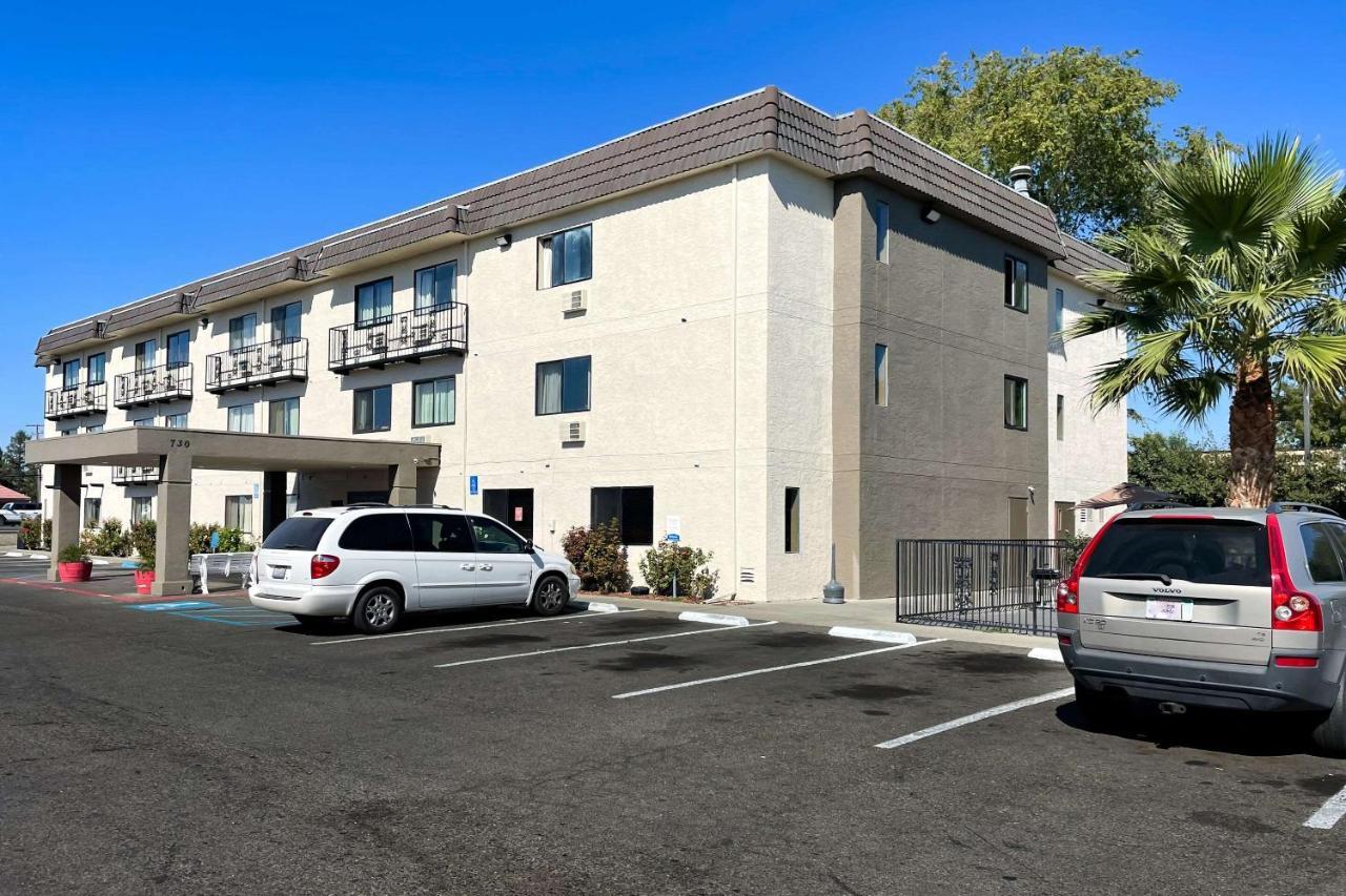 Sutter Inn Yuba City Extérieur photo